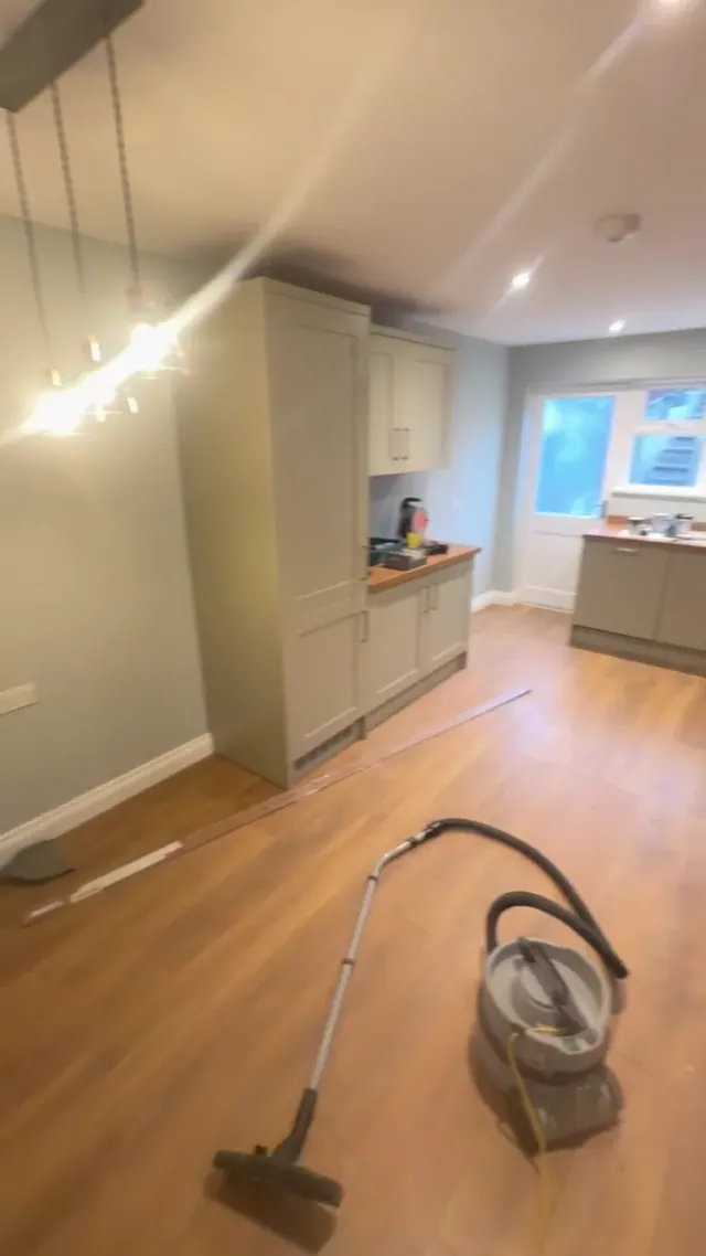 Overview of the fitted kitchen and floor finish during final work