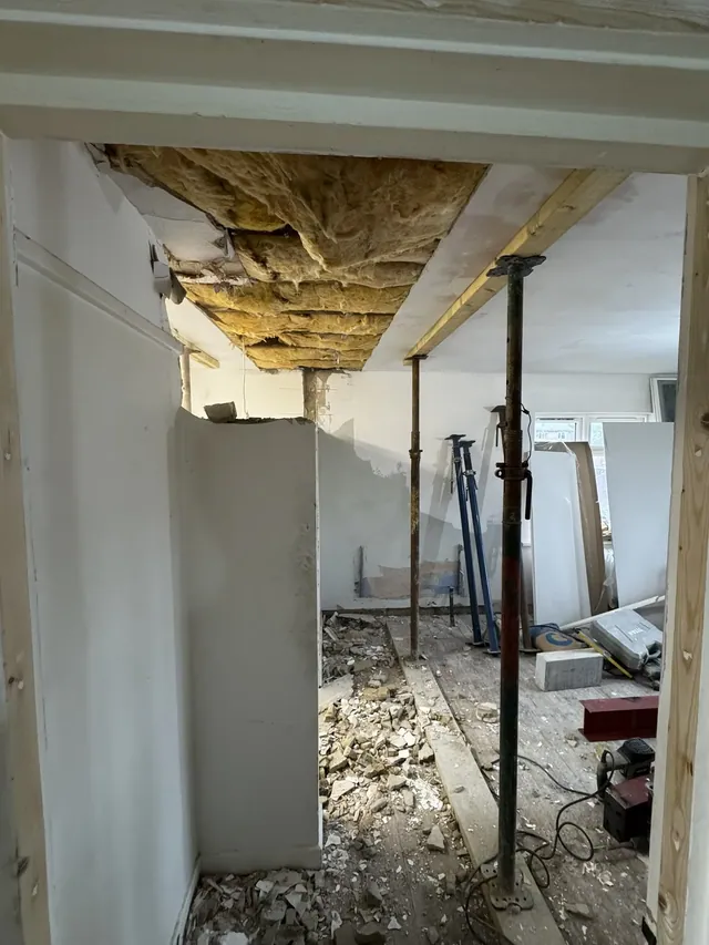 Temporary supports and exposed ceiling during alteration works