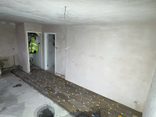 Living-space walls during plastering and preparation
